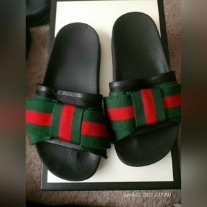 **SOLD**Gucci Flat Pursuit Slide With Bow